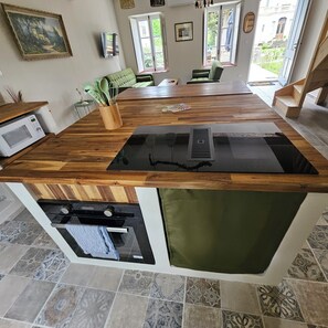 Micro-ondes, four, plaque de cuisson, lave-vaisselle