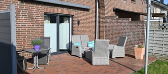 Feel-good vacation home with a view of the natural lake from the terrace