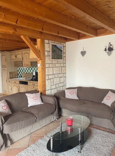 Chaleureux nid douillet à Théus avec vue panoramique