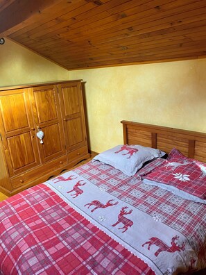 3 室のベッドルーム、アイロン / アイロン台、WiFi (無料)、ベッドシーツ