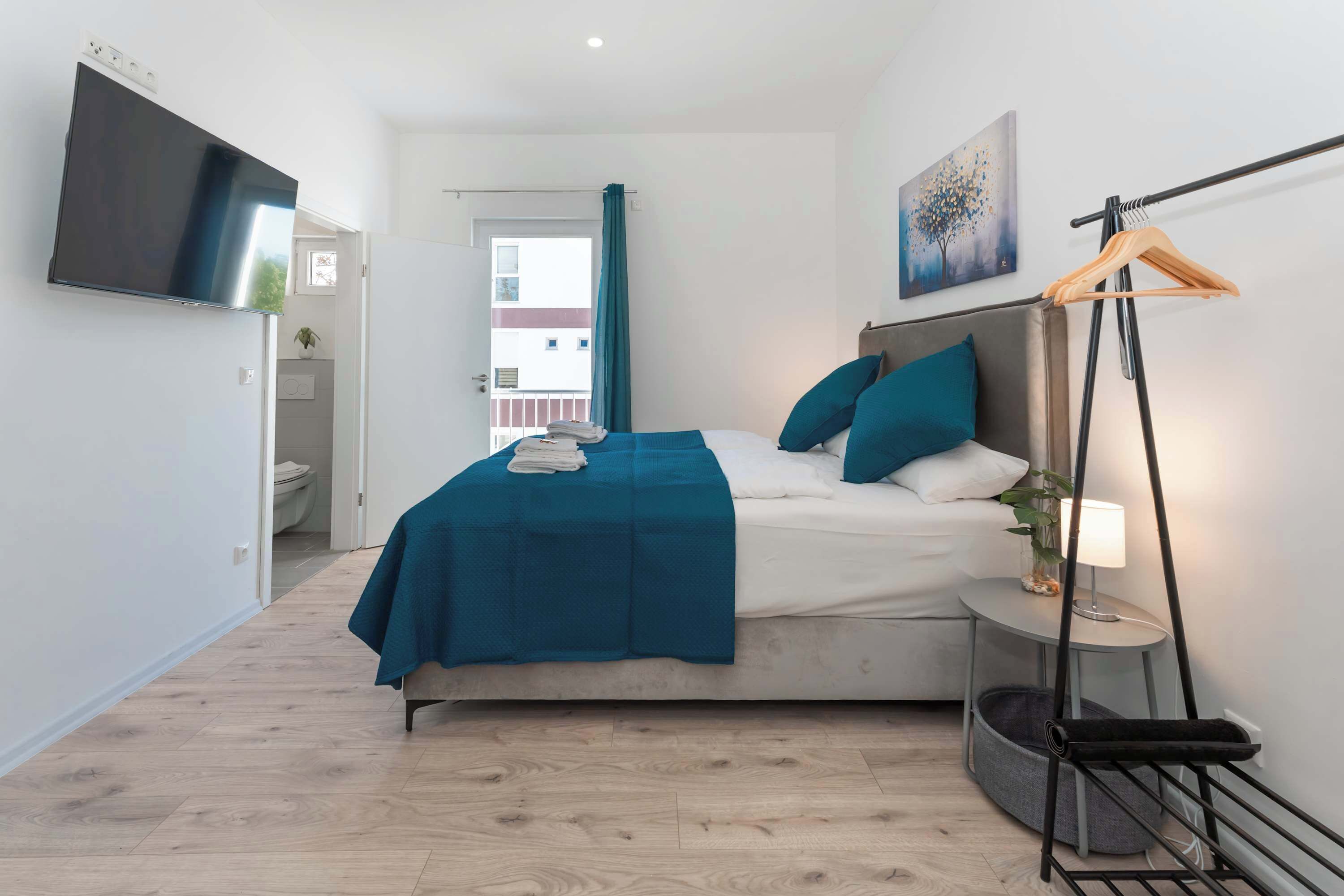 1 bedroom, desk, iron/ironing board, WiFi