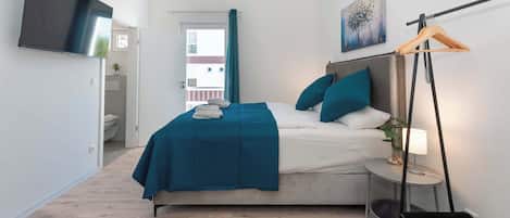 1 bedroom, desk, iron/ironing board, WiFi