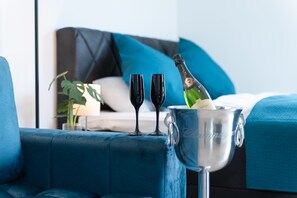 1 bedroom, desk, iron/ironing board, WiFi - LiT LiVING: Luxus | Box SprIng | Kitchen | Parking (Altenstadt)