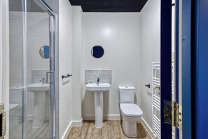 Apartment, 1 Bedroom, Private Bathroom | Bathroom | Shower, free toiletries, towels, soap