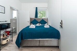 1 bedroom, desk, iron/ironing board, WiFi