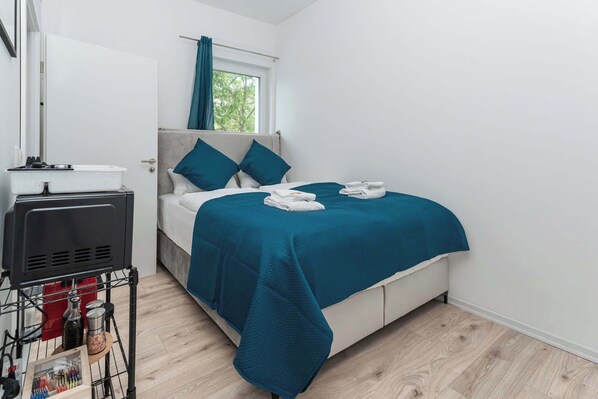 1 chambre, bureau, fer et planche à repasser, Wi-Fi