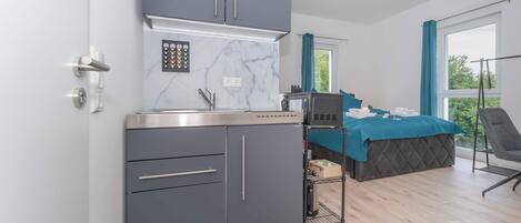 1 bedroom, desk, iron/ironing board, WiFi