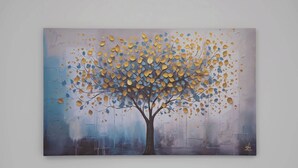 Una pintura de un árbol con hojas amarillas y azules.