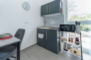 Stovetop, coffee/tea maker, toaster, highchair