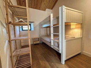 3 bedrooms, bed sheets