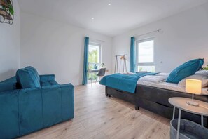 2 bedrooms, desk, iron/ironing board, WiFi - LiT LiVING: Luxus | Box SprIng | Parking (Altenstadt)