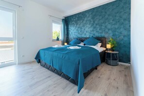 2 soverom, skrivebord, strykejern/-brett og wi-fi