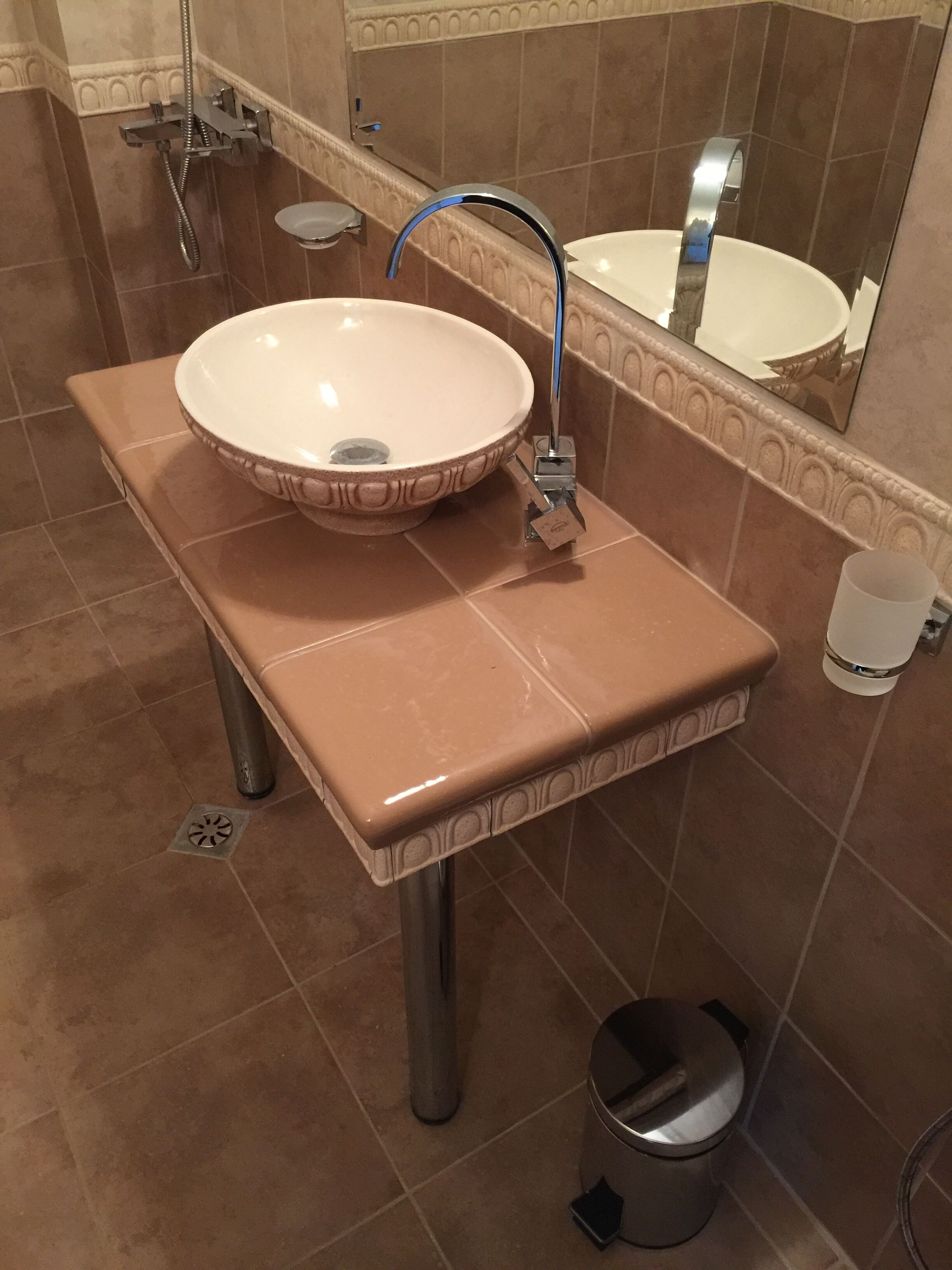 Doccia, asciugacapelli, asciugamani, sapone