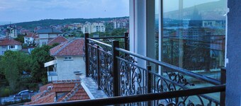 Charming 1-bedroom apartment with AC and WiFi in sunny Sveti Vlas with Sea view