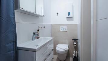 Dusche, Haartrockner, Handtücher