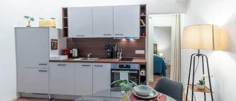 Fridge, oven, stovetop, dishwasher