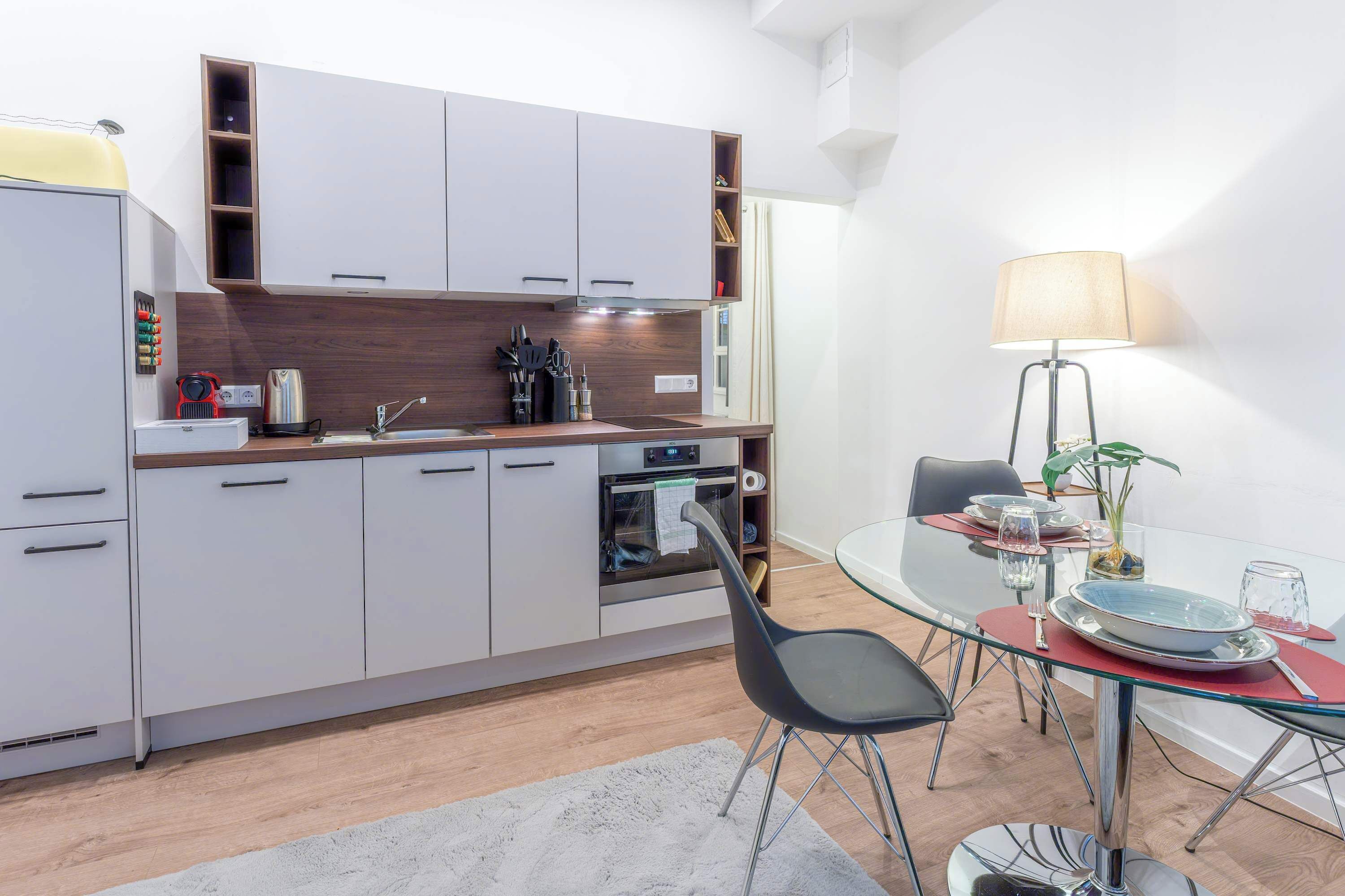 Kühlschrank, Ofen, Herdplatte, Geschirrspüler