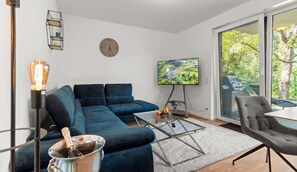 Een televisie en een kantoor