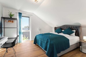 2 habitaciones, escritorio, tabla de planchar con plancha y wifi 