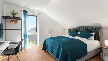 2 bedrooms, desk, iron/ironing board, WiFi