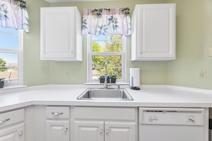 Microwave, dishwasher, coffee/tea maker