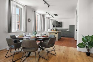 Dining - LiT LiVING: Luxus – Box SprIng – Terrasse – Parkplatz (Grünstadt)