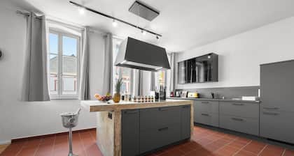 LiT LiVING: Luxus â Box SprIng â Terrasse â Parkplatz