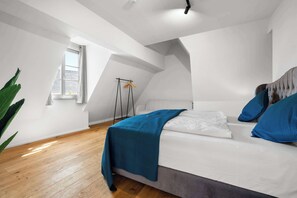2 bedrooms, desk, iron/ironing board, WiFi