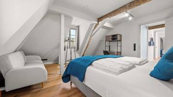 2 bedrooms, desk, iron/ironing board, WiFi