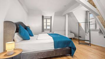 2 bedrooms, desk, iron/ironing board, WiFi