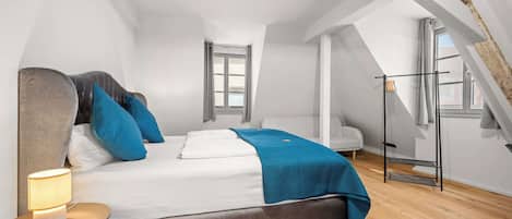2 habitaciones, escritorio, tabla de planchar con plancha y wifi