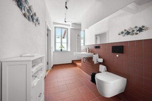 Dusche, Haartrockner, Handtücher