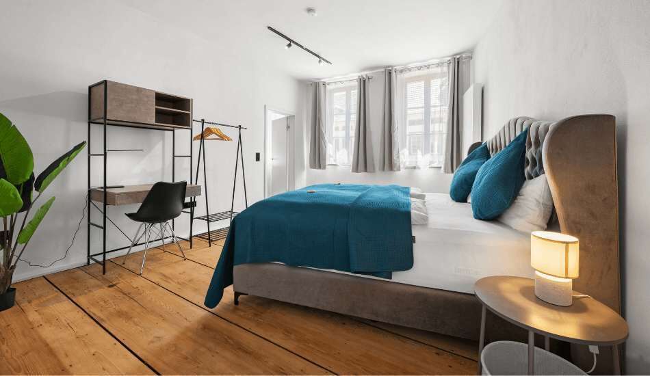 2 soverom, skrivebord, strykejern/-brett og wi-fi