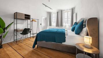 2 bedrooms, desk, iron/ironing board, WiFi