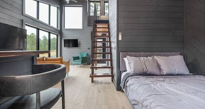 Modern Black Hills Cabin · Hot Tub · Near Deadwood
