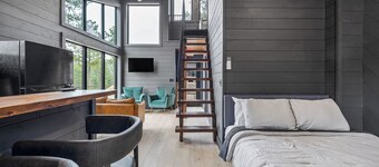 Modern Black Hills Cabin · Sleeps 4 · Hot Tub · Near Deadwood