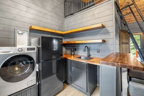 Fridge, stovetop, dishwasher, coffee/tea maker