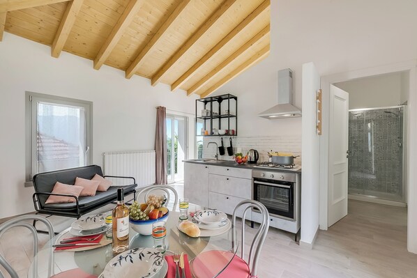 Familie-studiolejlighed - bjergudsigt - ved bjerg (Bucaneve Apartment) | Spisestue
