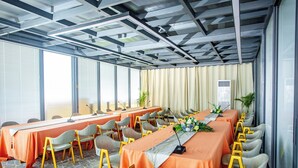 A conference room with tables, chairs, and a large window. - 520 HÔTEL et RESIDENCE (Abidjan)