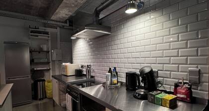 Spacious loft, private parking, courtyard and terrace. Pets welcome!