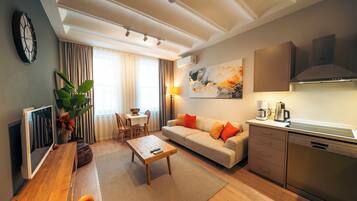 Deluxe Studio | Desk, free WiFi