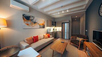 Studio Deluks | Area keluarga | TV layar datar