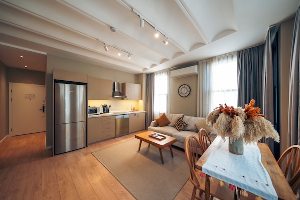 Studio Suite dành cho gia đình, quang cảnh thành phố | Khu phòng khách