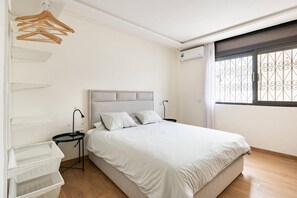 3 bedrooms, iron/ironing board, WiFi, bed sheets - Sunny 3 BR in the heart of Agdal - Huge terrace (Unknown)