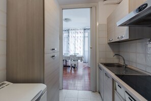 Fridge, microwave, coffee/tea maker, electric kettle