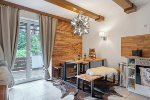 Dining - Holiday Apartment 'Unten' with Mountain View, Private Terrace and Wi-Fi (Bayerisch Gmain)