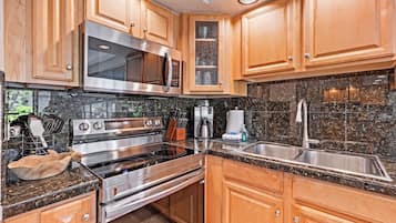 Bloc d'apartaments, 1 dormitori | Cuina privada | Frigorífic, forn, cafetera i tetera i torradora