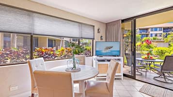 Condo, 1 Bedroom | Dining