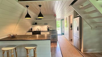 Casa, 2 habitaciones | Cocina privada | Refrigerador, horno, cafetera y tetera y tostadora