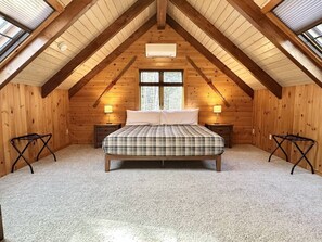 4 bedrooms, desk, iron/ironing board, travel cot